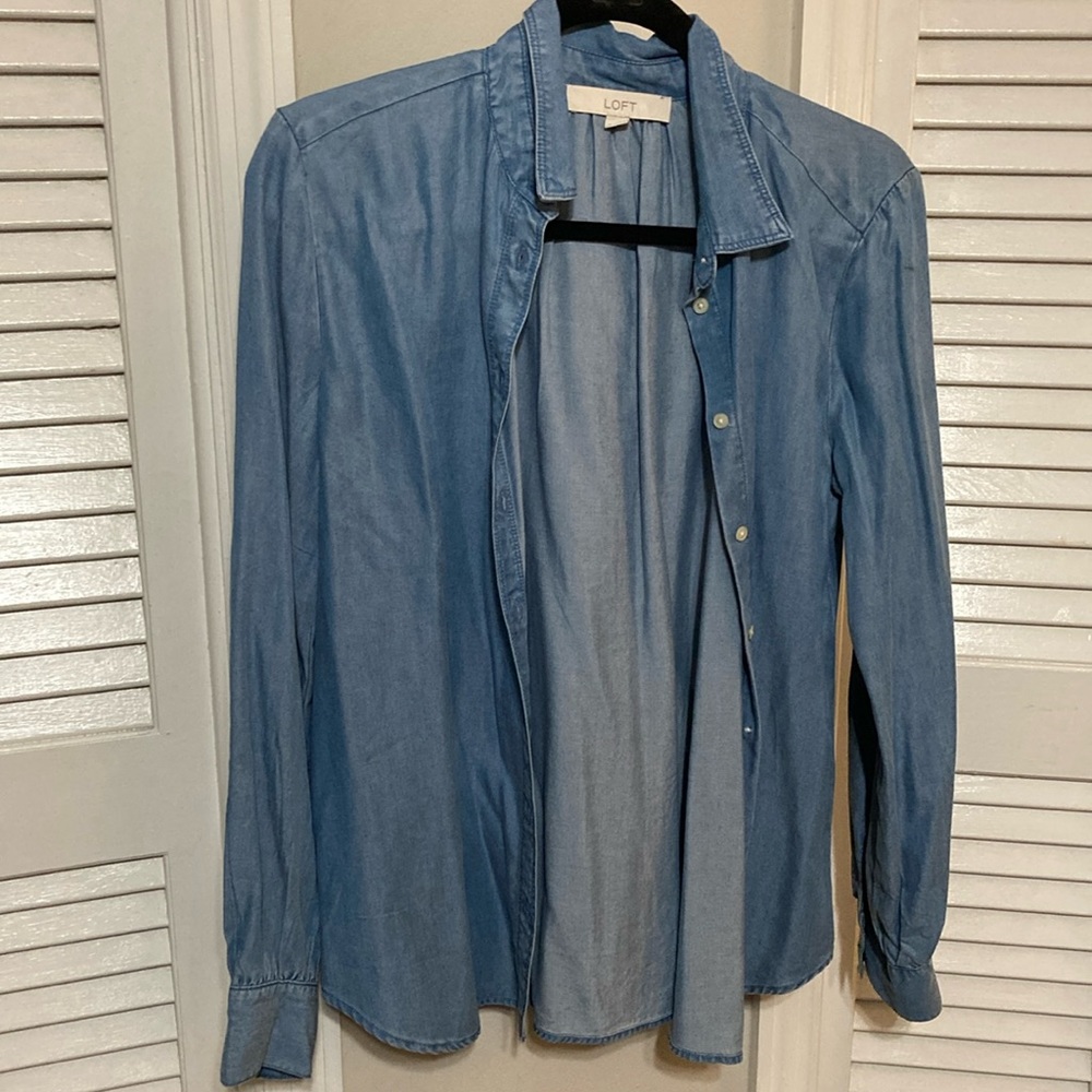 Loft chambray button up SZ Small